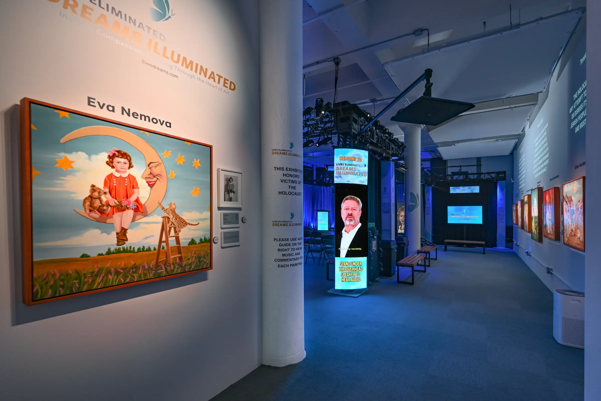 LEDI Center main gallery with Eva Nemova painting