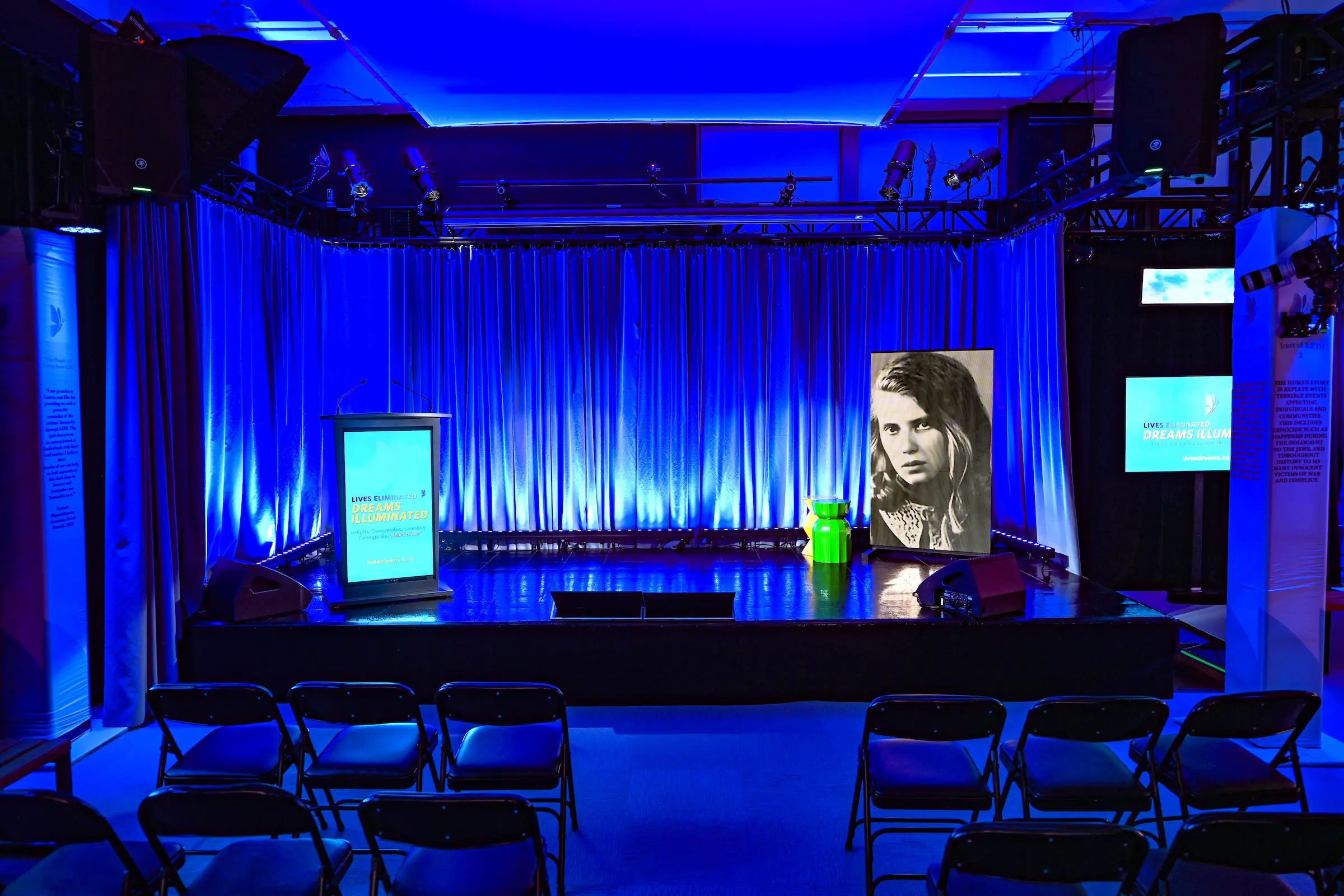 LEDI performance stage